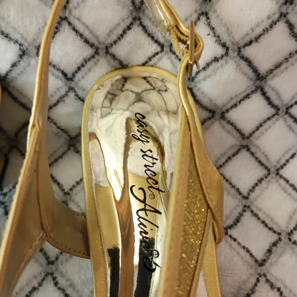 New!! EASY STREET Size 10 gold low heels Dance Flex - Picture 4 of 9